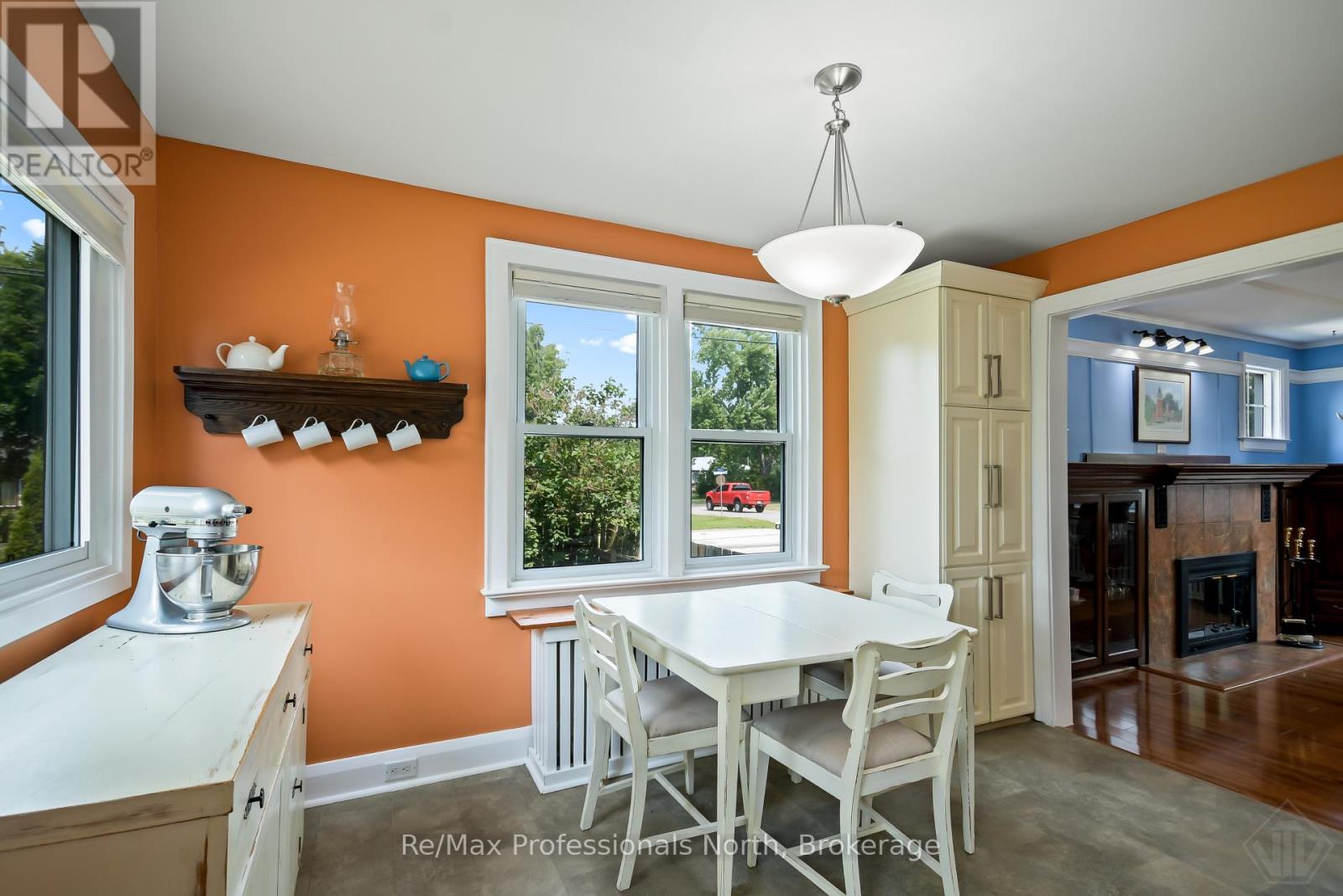 695 JOHN STREET N - Image 19