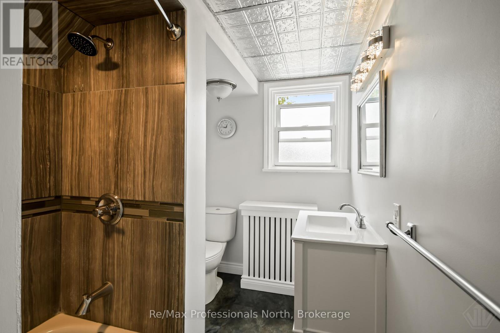695 JOHN STREET N - Image 26