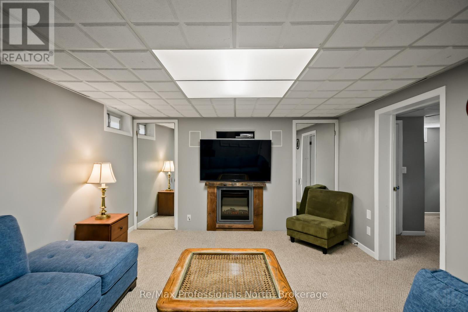 695 JOHN STREET N - Image 31