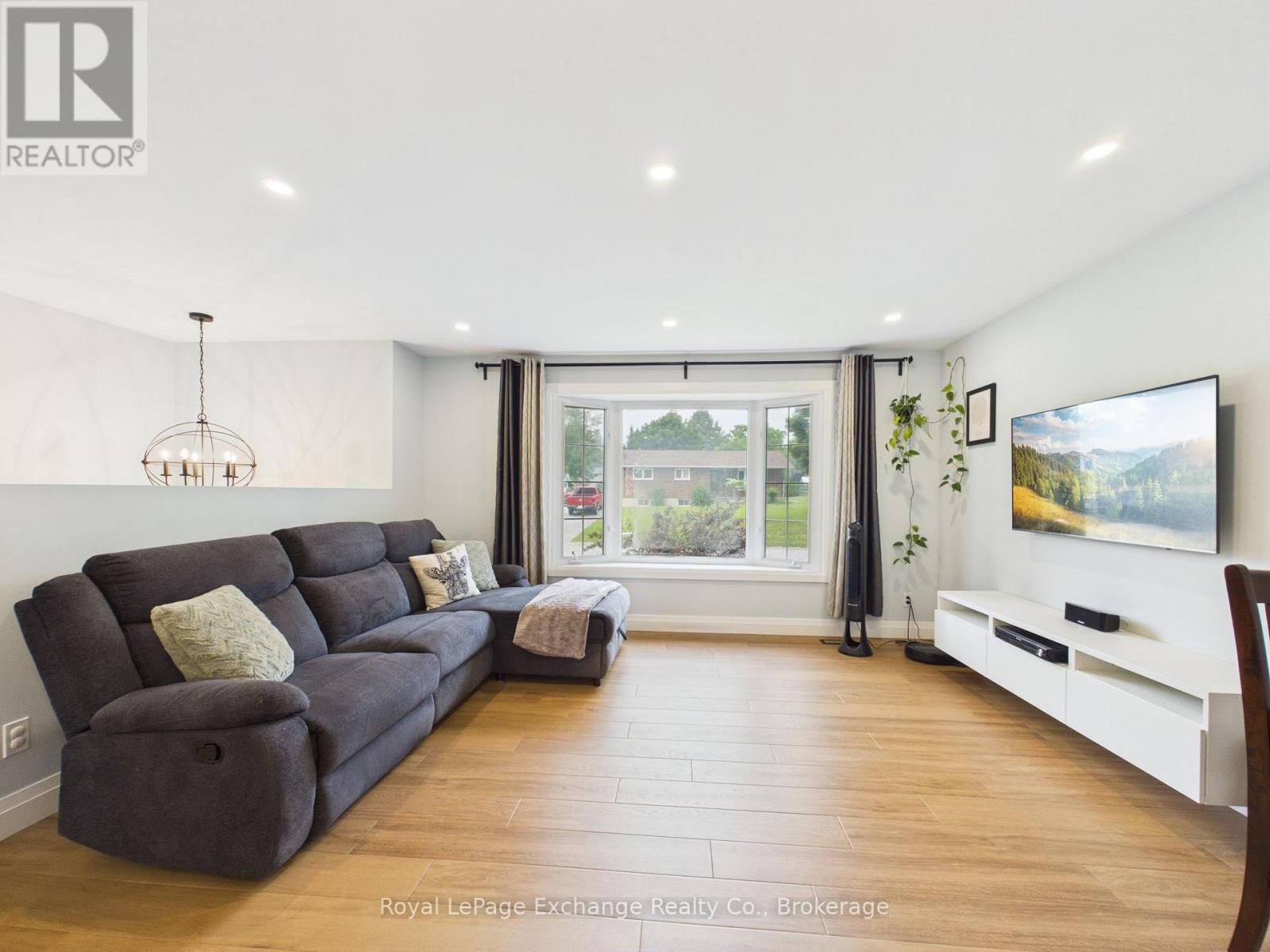 453 ELGIN STREET - Image 8
