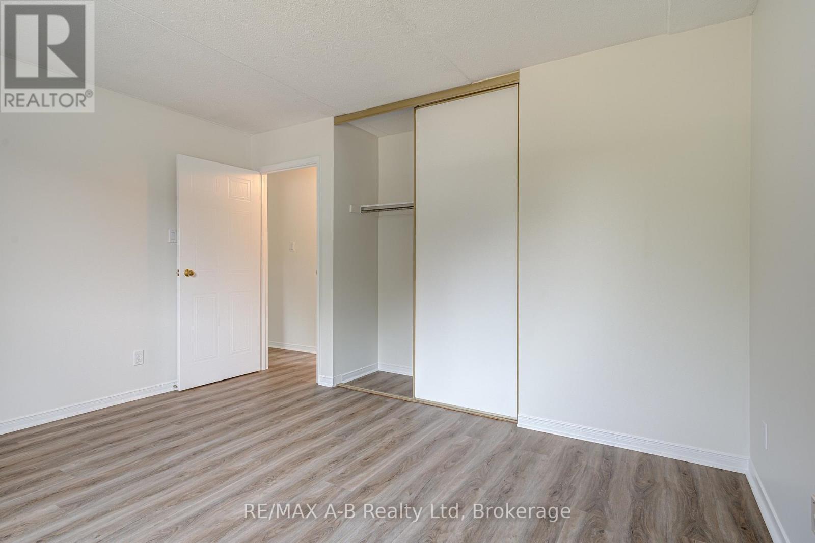 #106 50 CAMPBELL COURT - 17