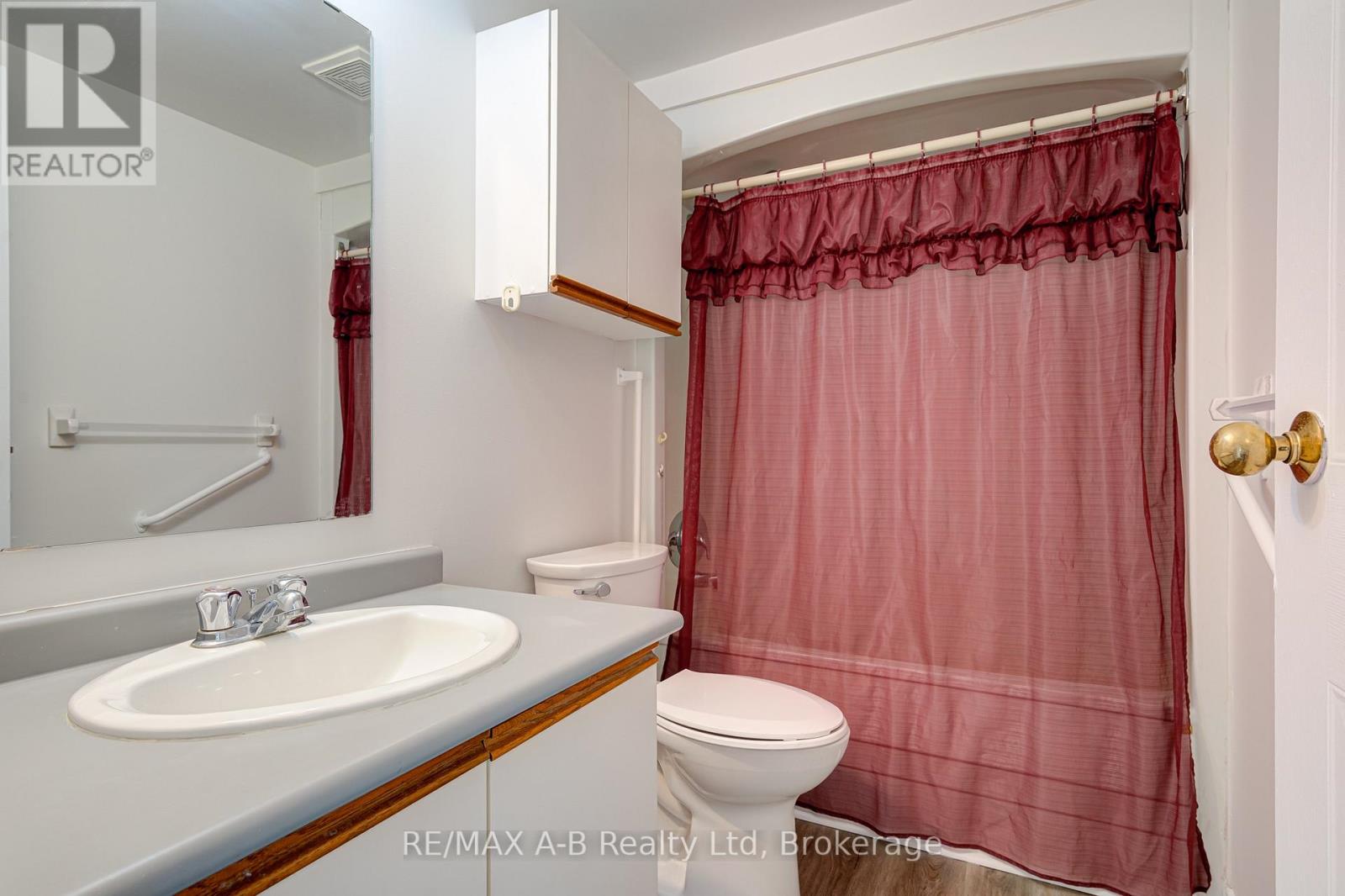 #106 50 CAMPBELL COURT - 18