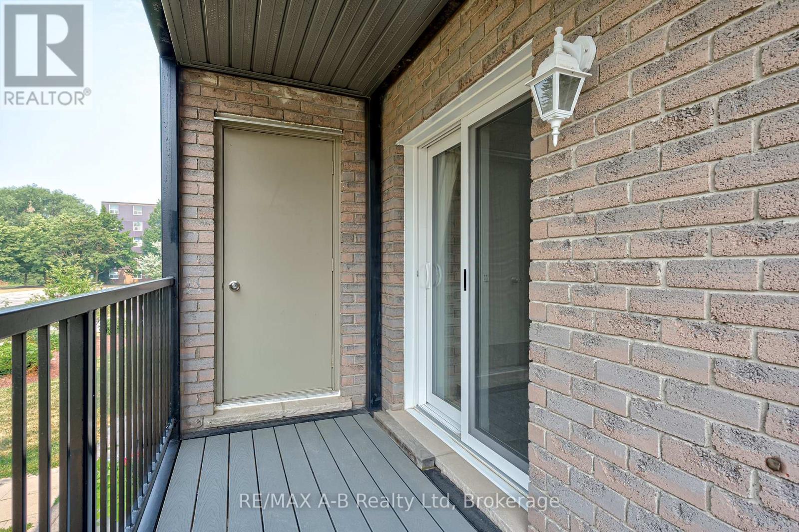 #106 50 CAMPBELL COURT - 22