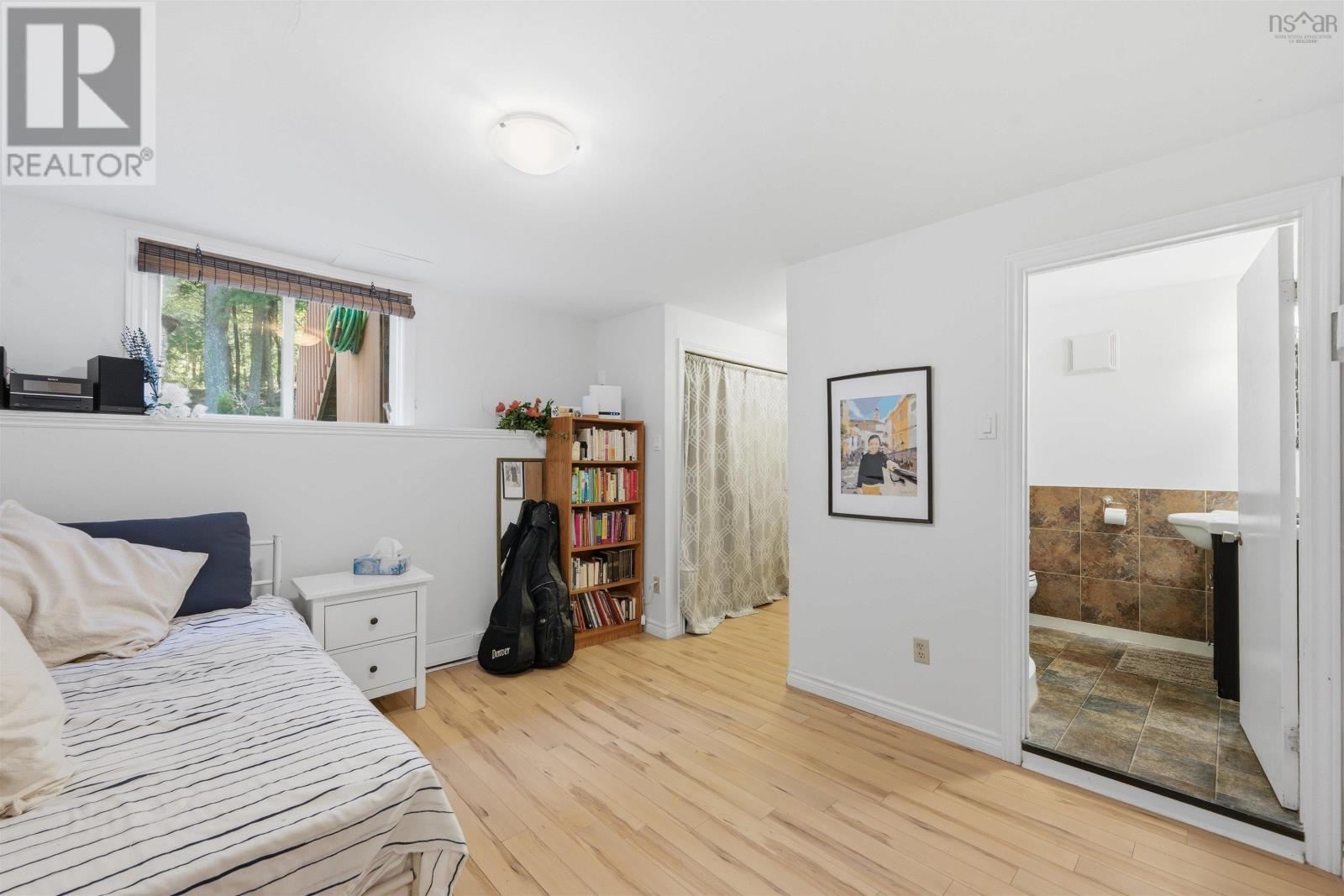 32 Martyn Drive - 34