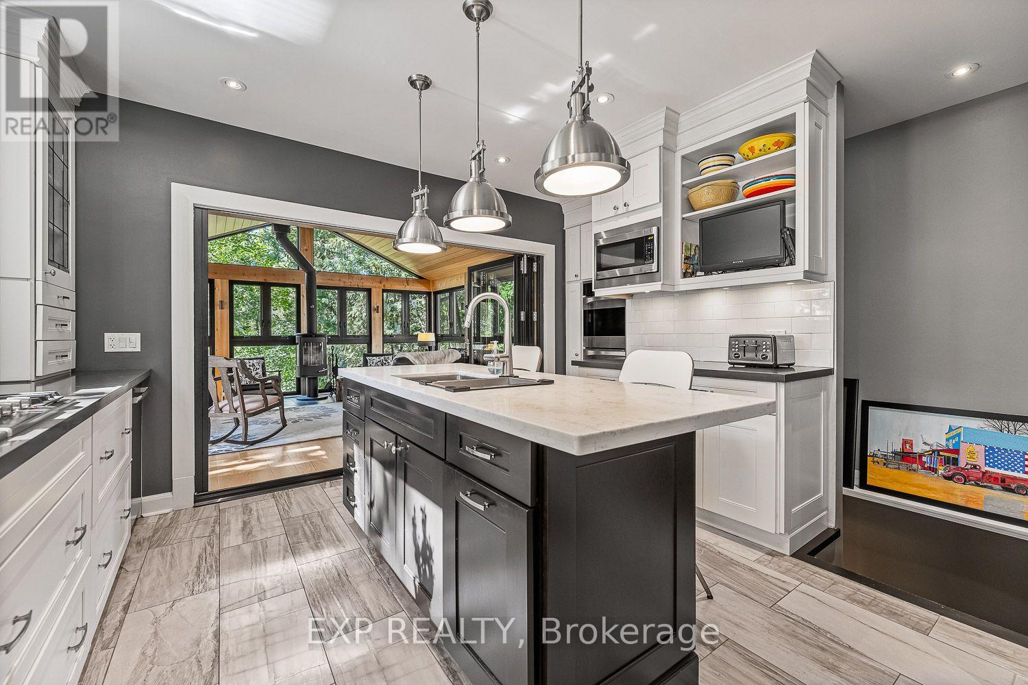 208 LORNE AVENUE - 11