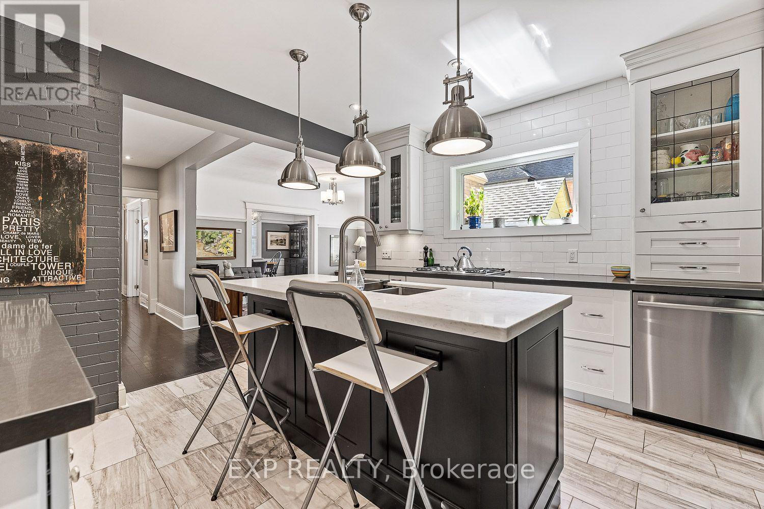 208 LORNE AVENUE - 13