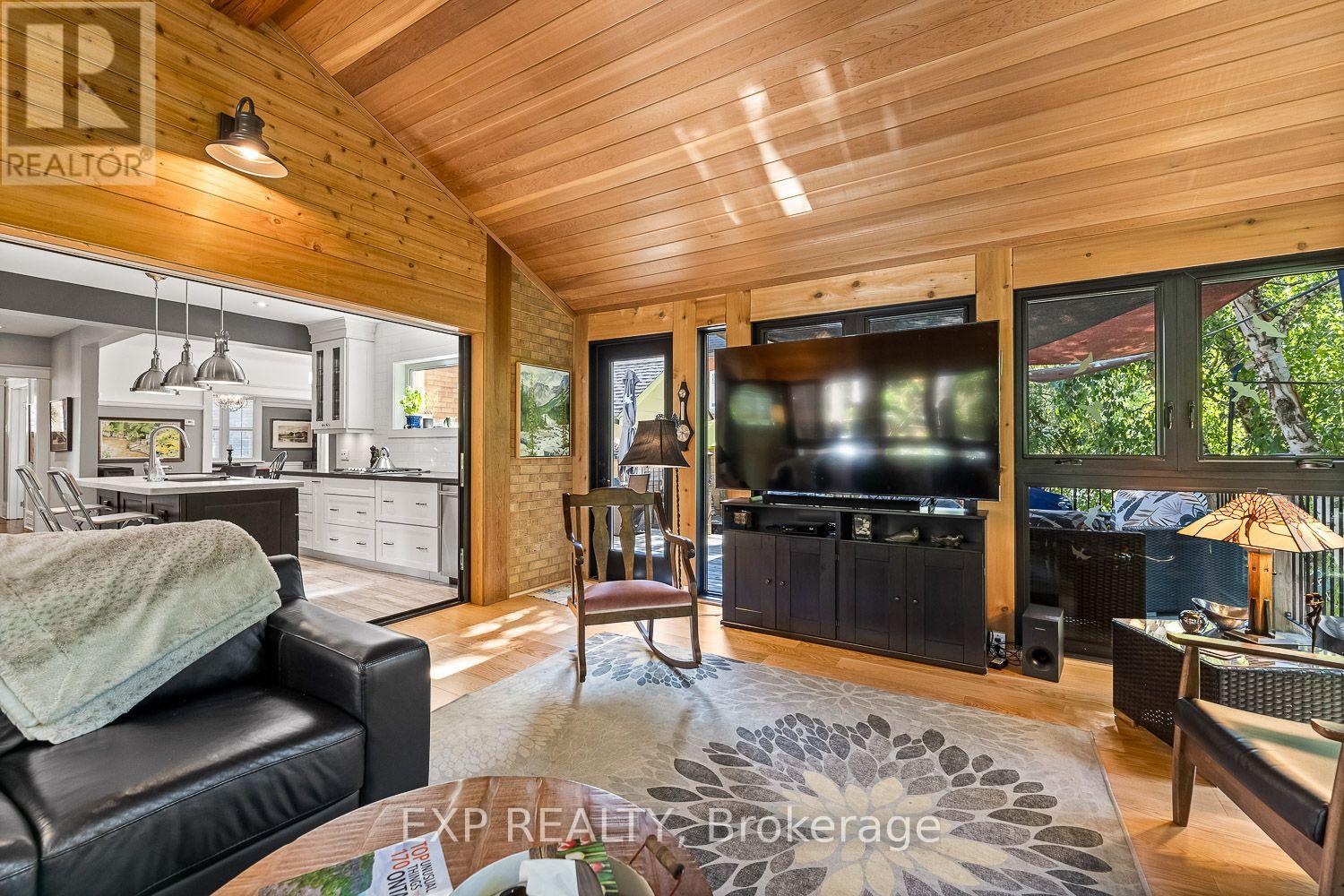 208 LORNE AVENUE - 15