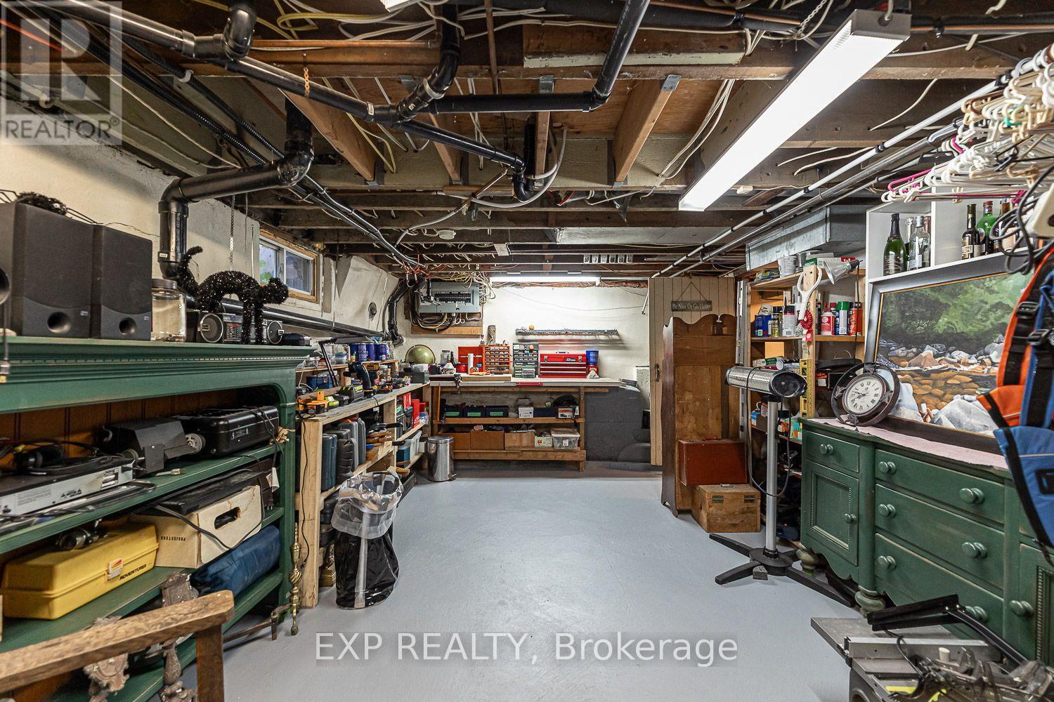 208 LORNE AVENUE - 35