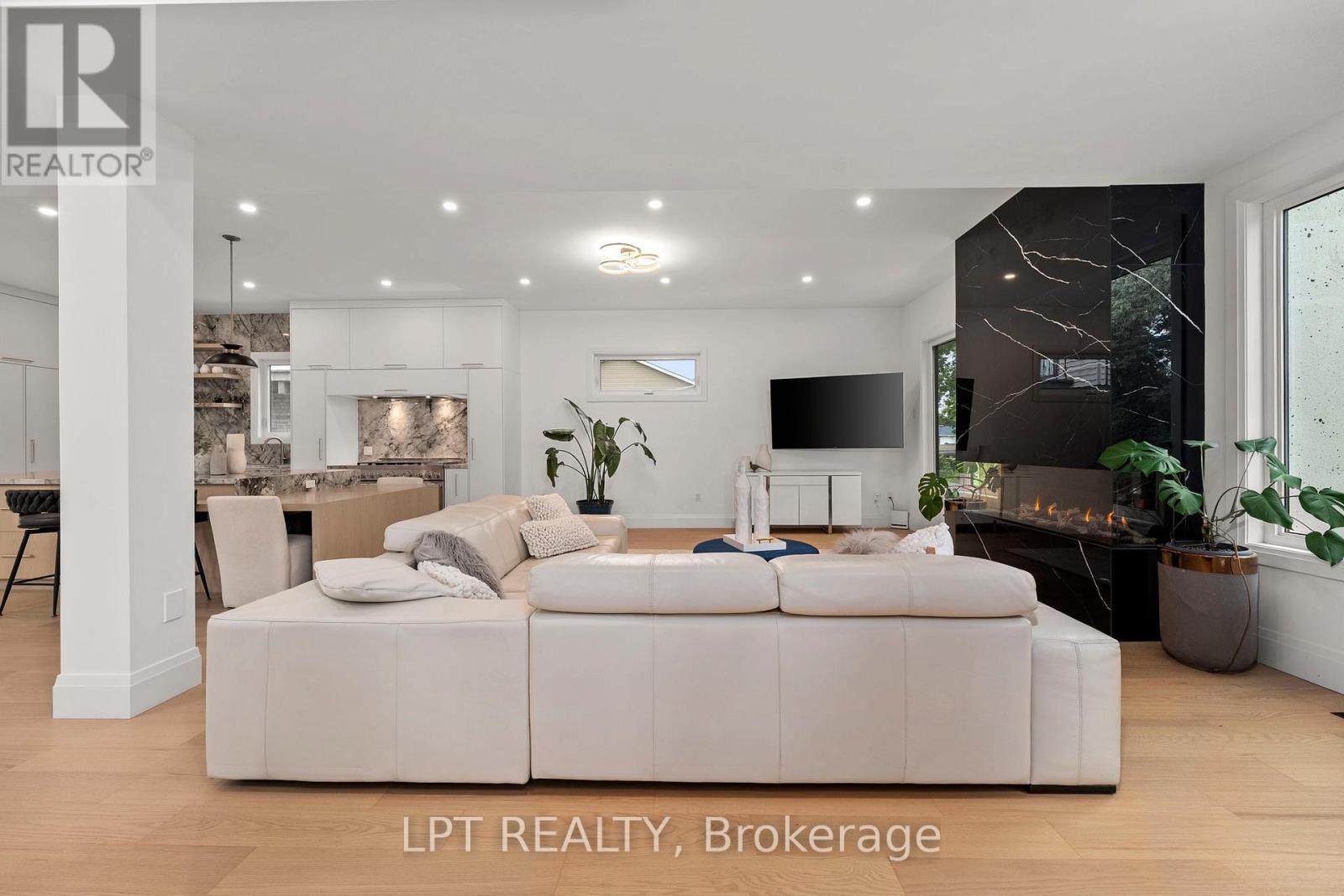 838 ELMWOOD STREET - 19