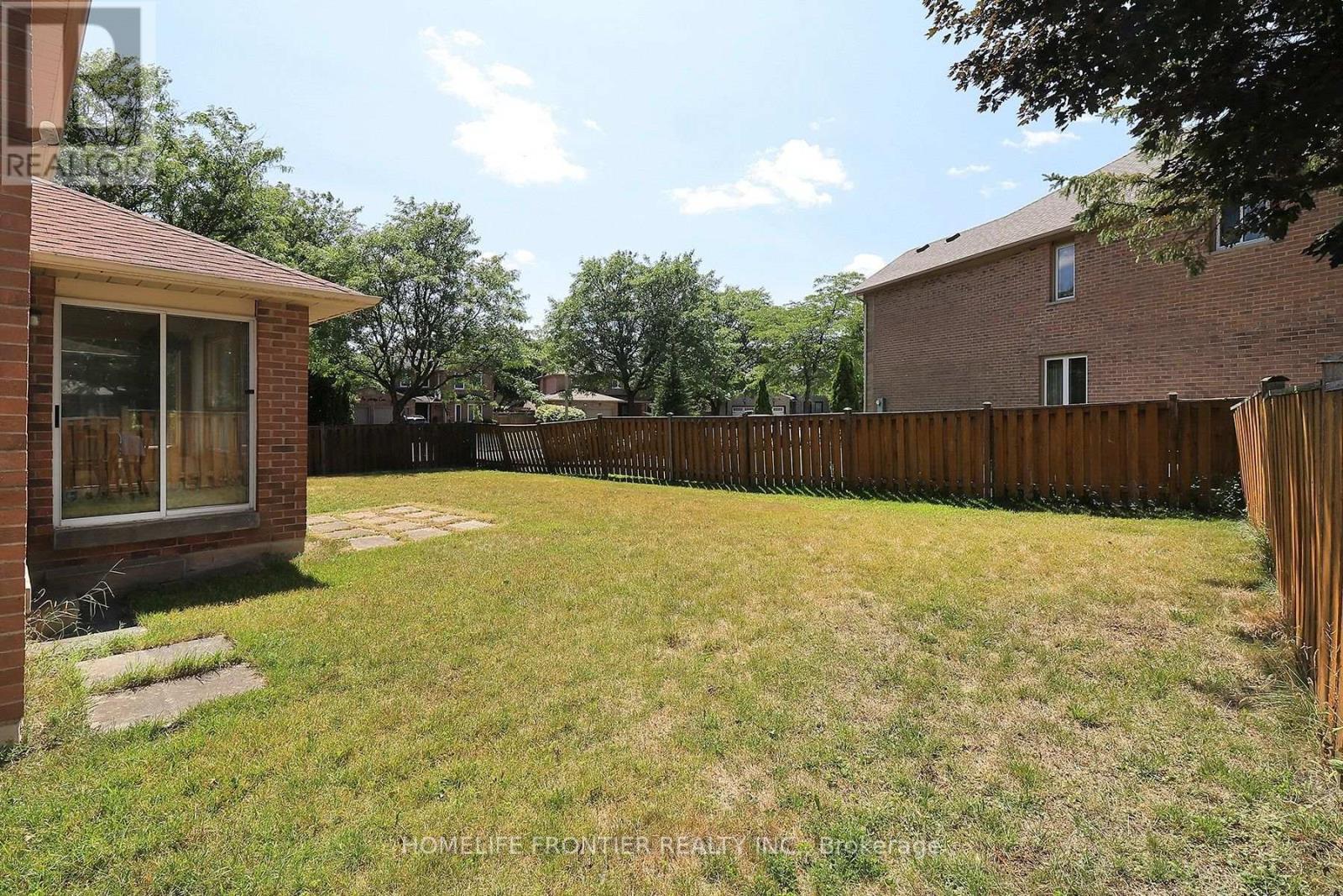 48 ASHFIELD DRIVE - 21