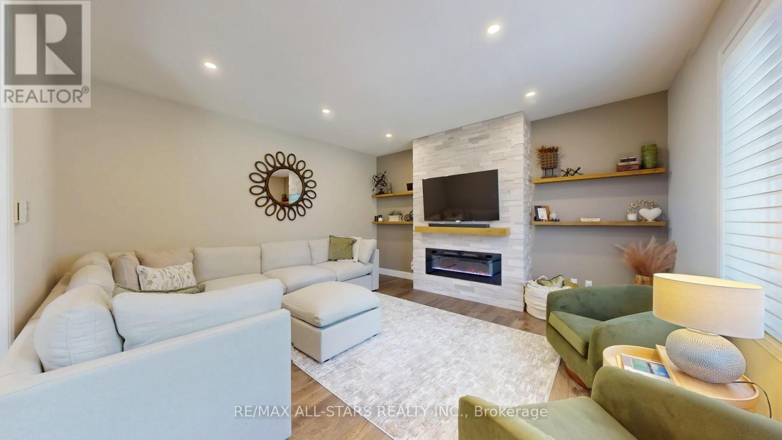 9 CONFEDERATION DRIVE - 12