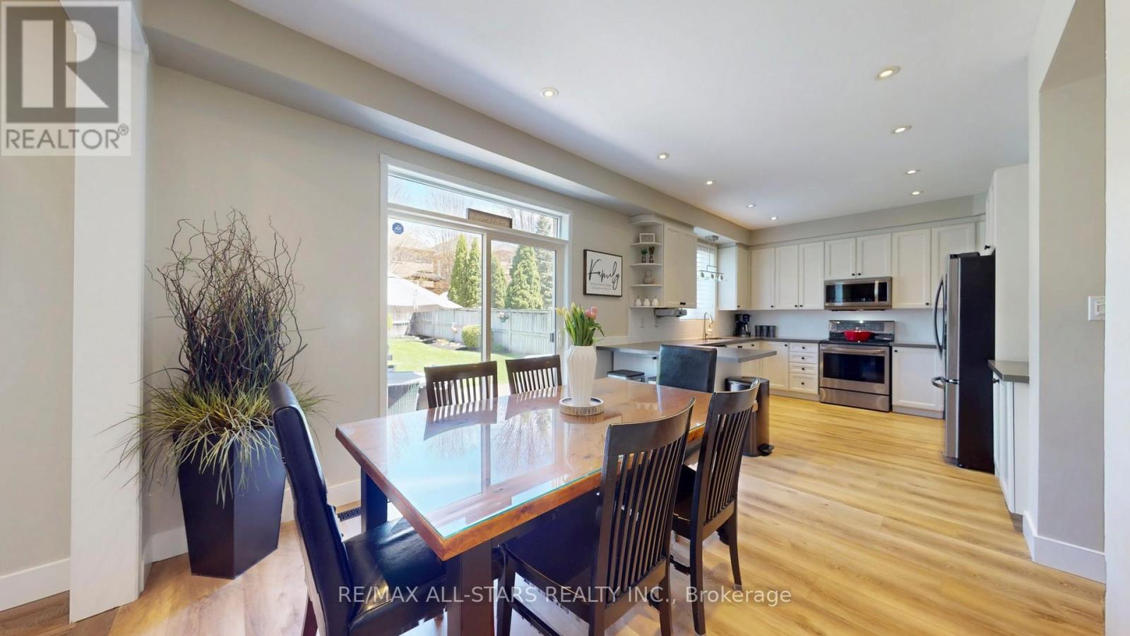 9 CONFEDERATION DRIVE - 15