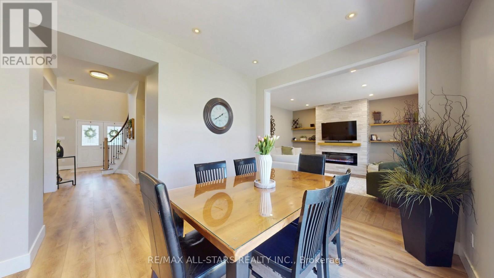 9 CONFEDERATION DRIVE - 16