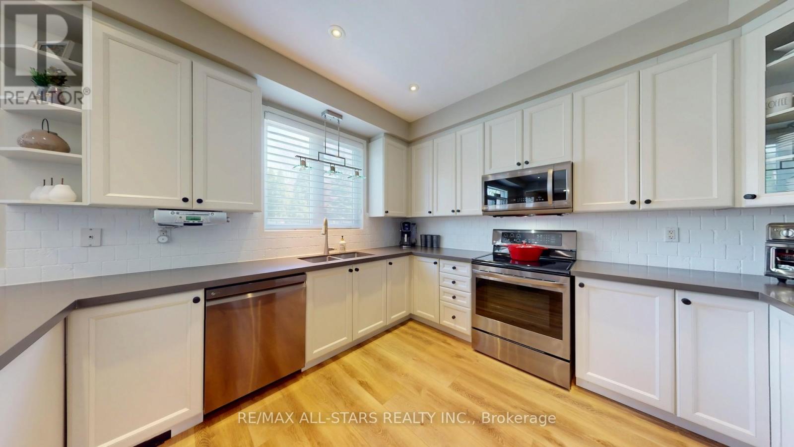 9 CONFEDERATION DRIVE - 17