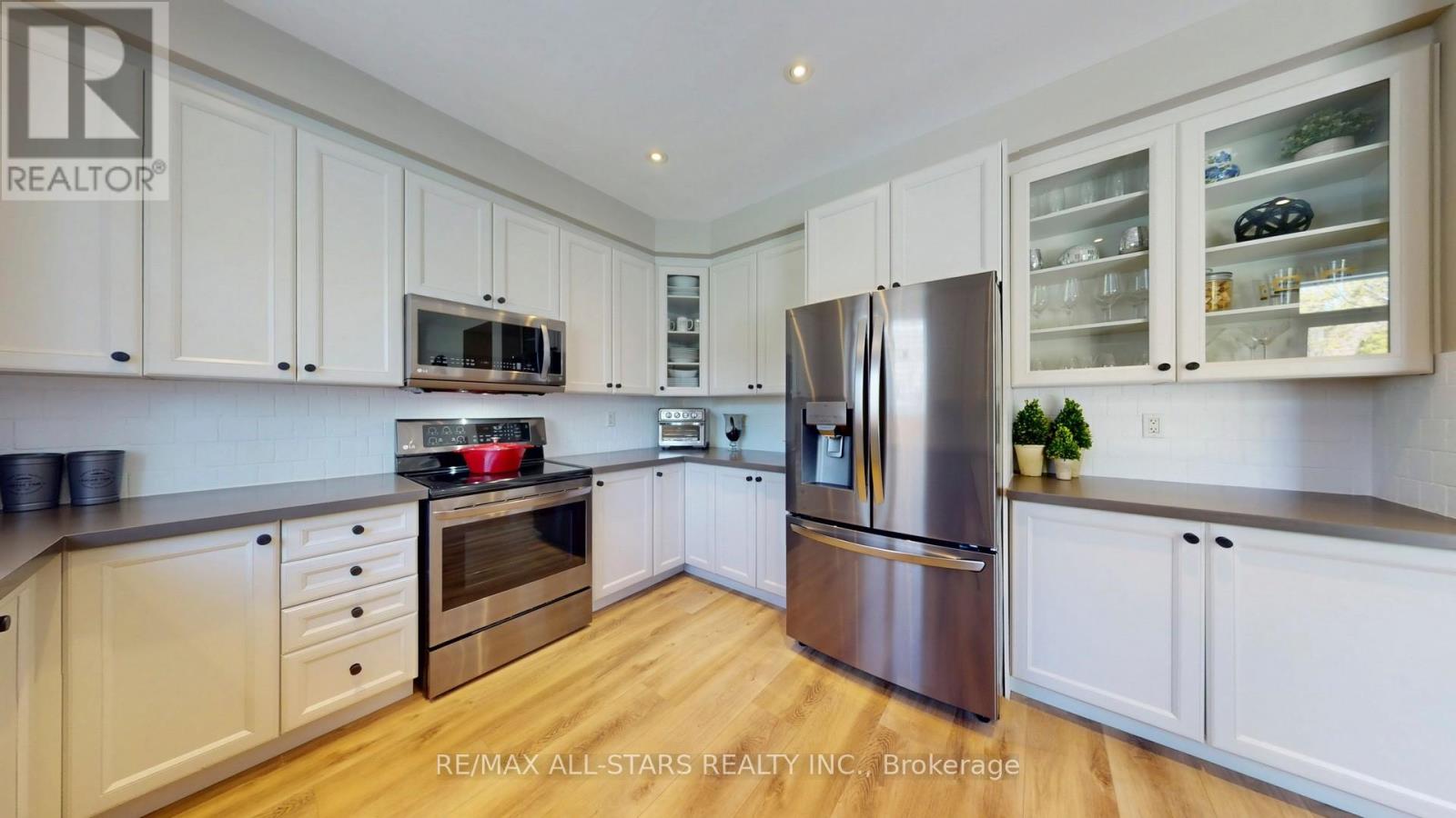 9 CONFEDERATION DRIVE - 19