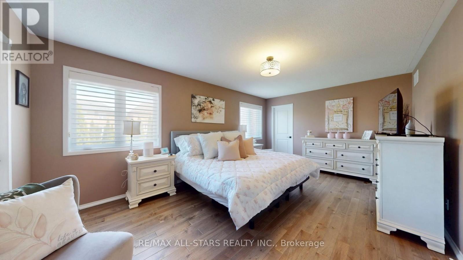 9 CONFEDERATION DRIVE - 26