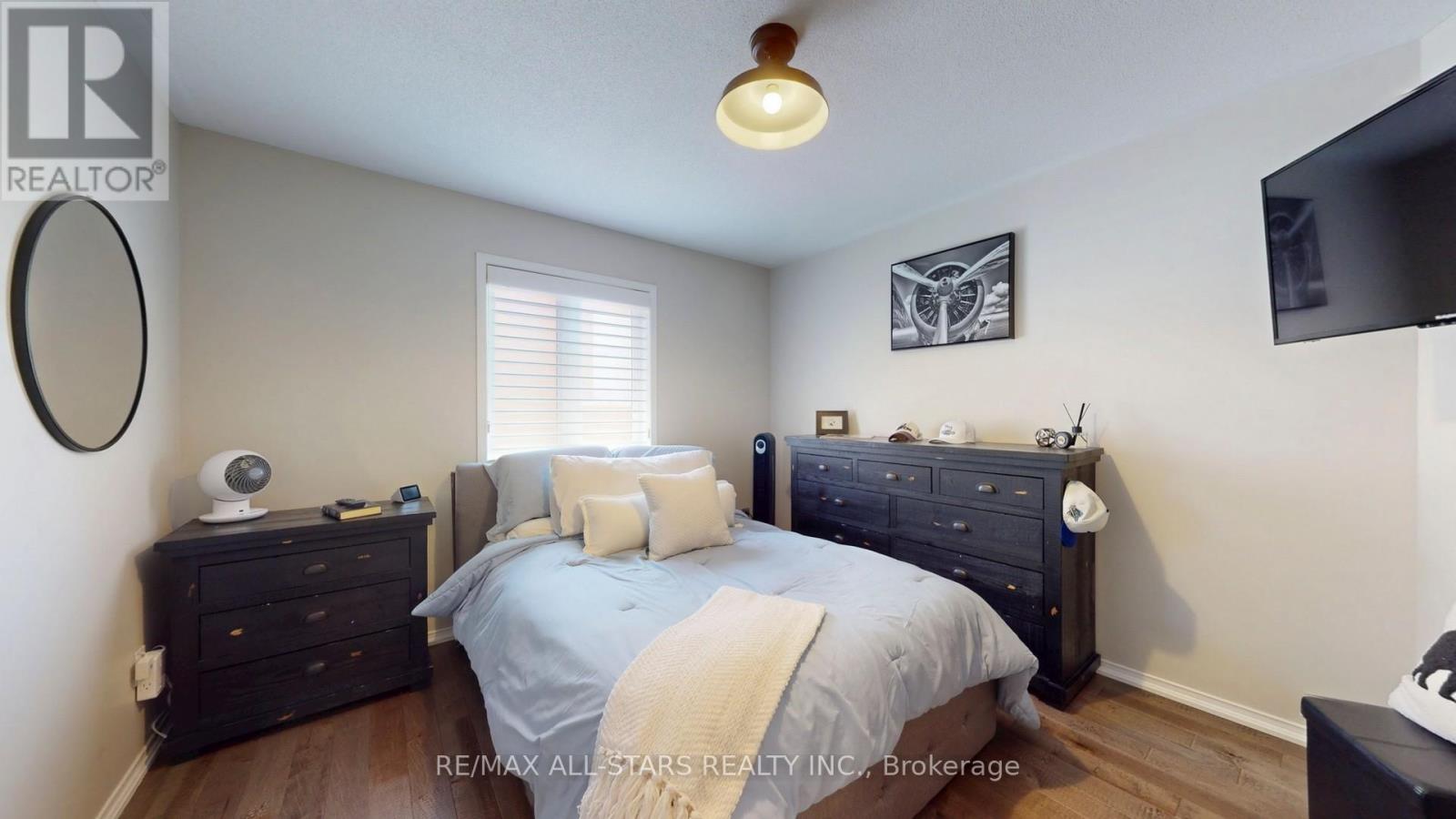 9 CONFEDERATION DRIVE - 33