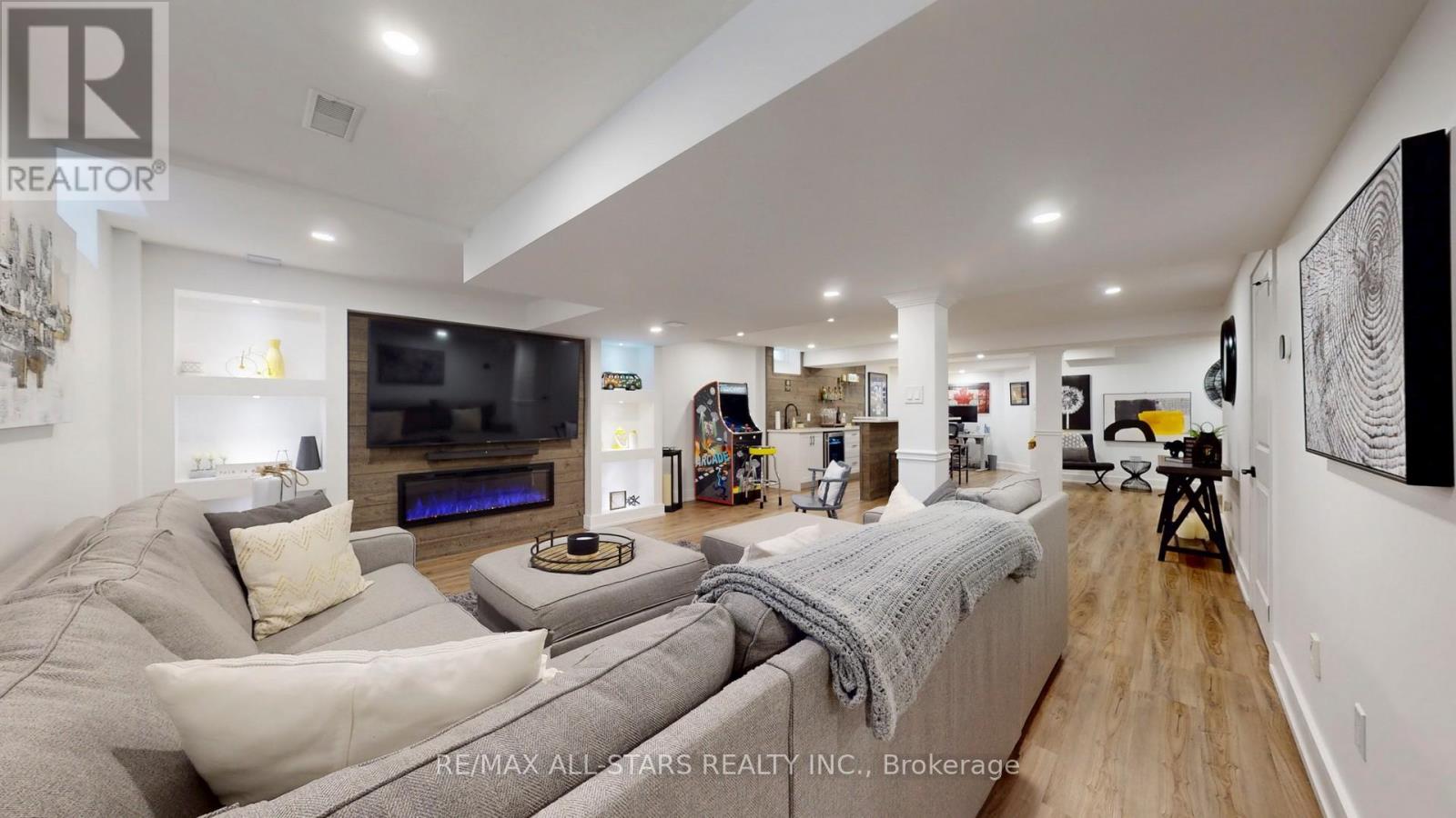 9 CONFEDERATION DRIVE - 36