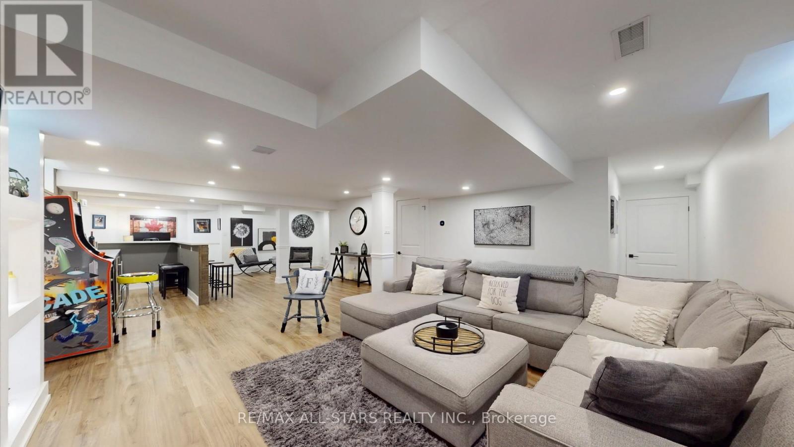 9 CONFEDERATION DRIVE - 37