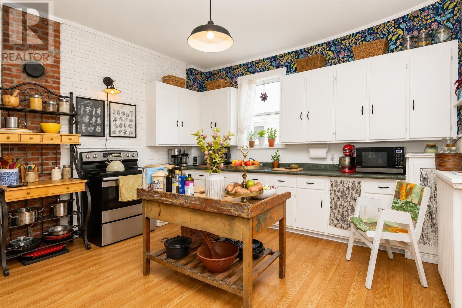 147 Howe Street - 21