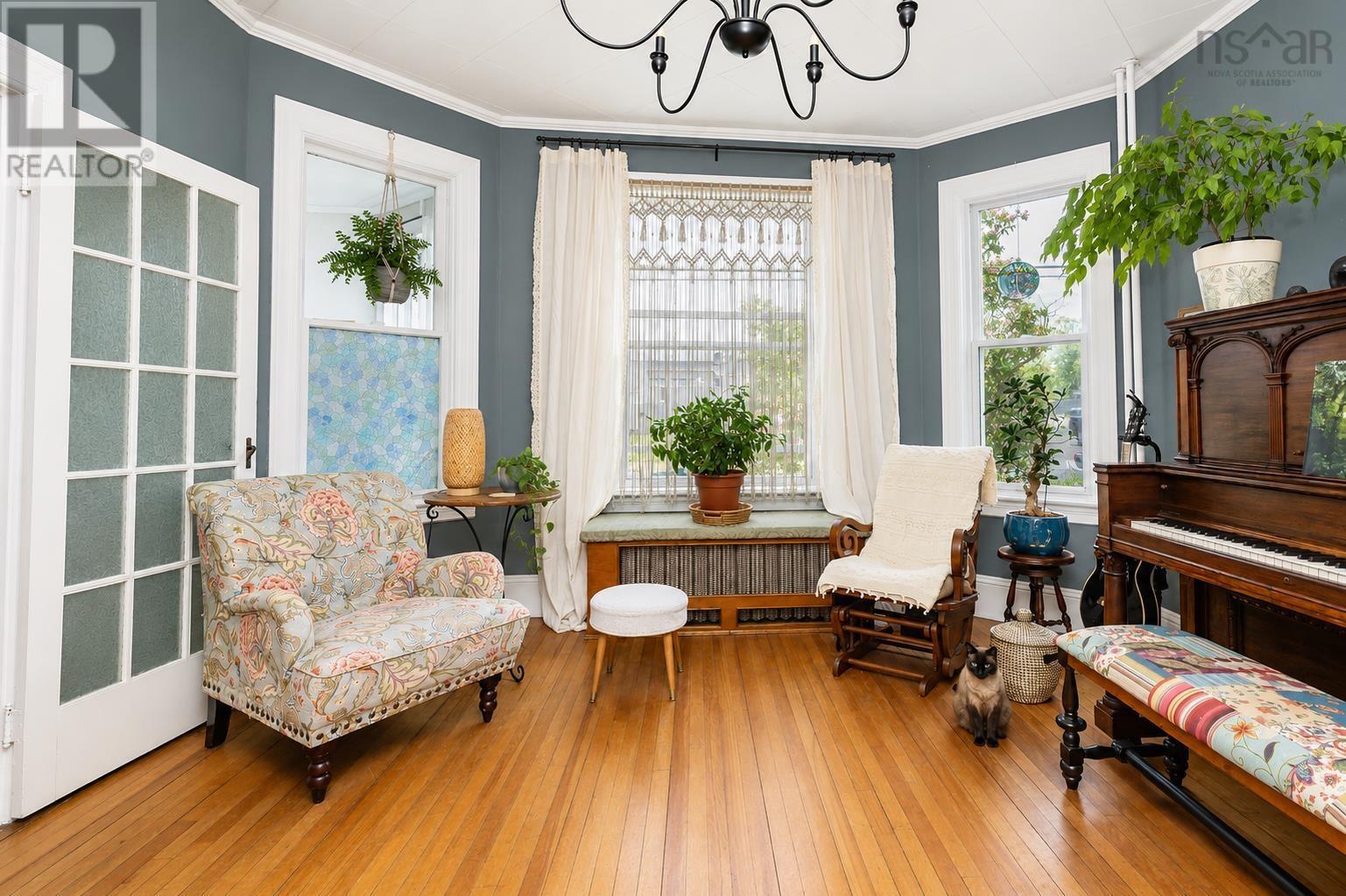 147 Howe Street - 12