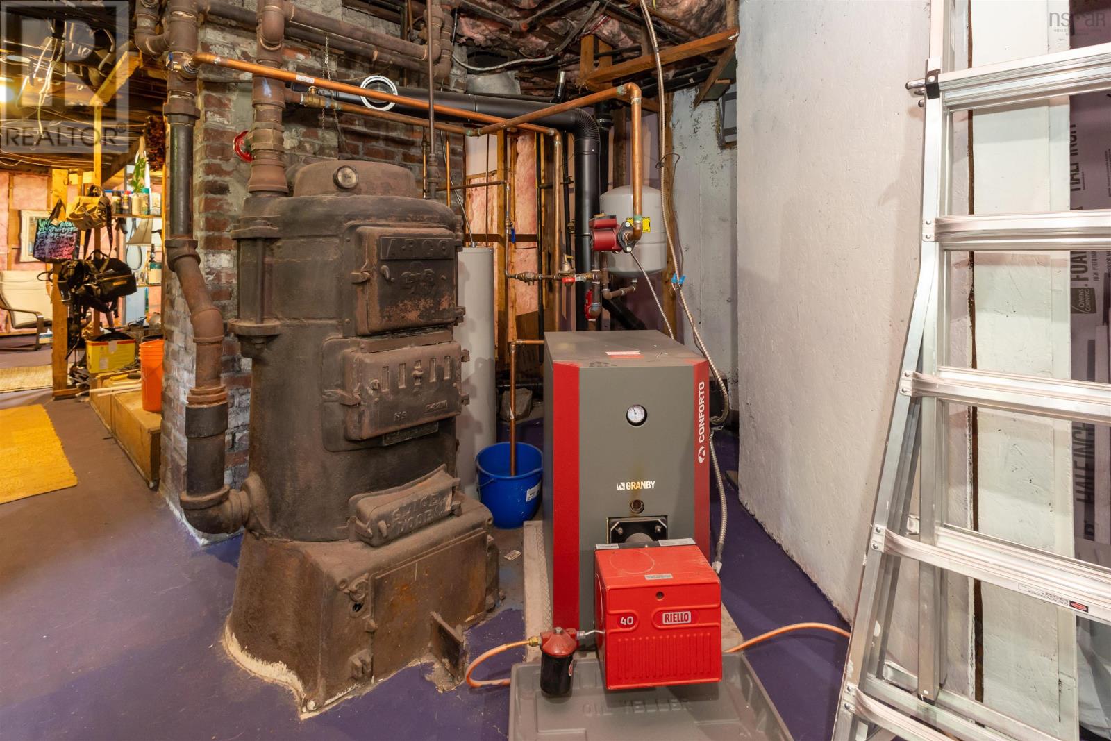 147 Howe Street - 41