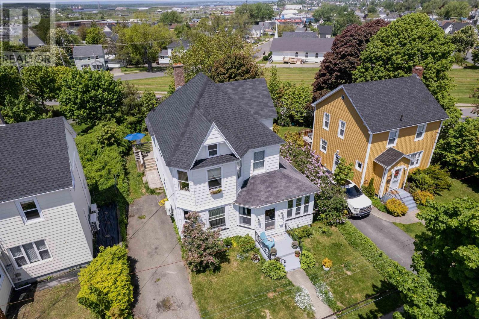 147 Howe Street - 5