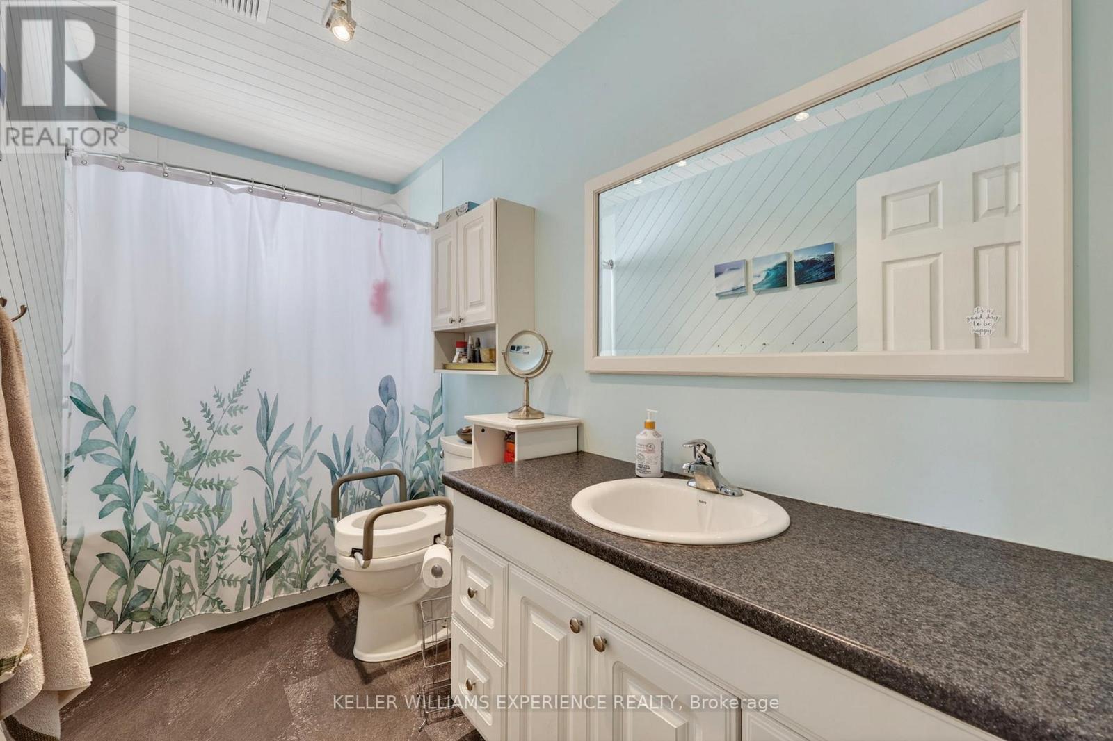 645 BAYVIEW DRIVE - 11
