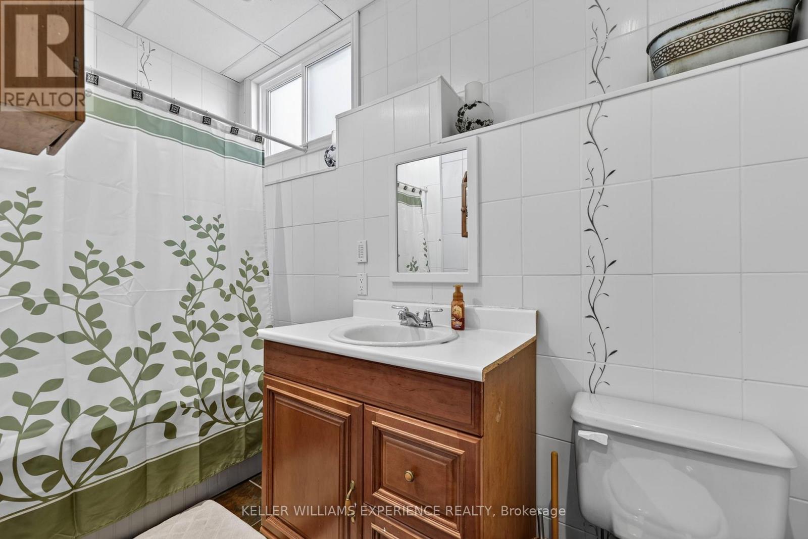 645 BAYVIEW DRIVE - 17