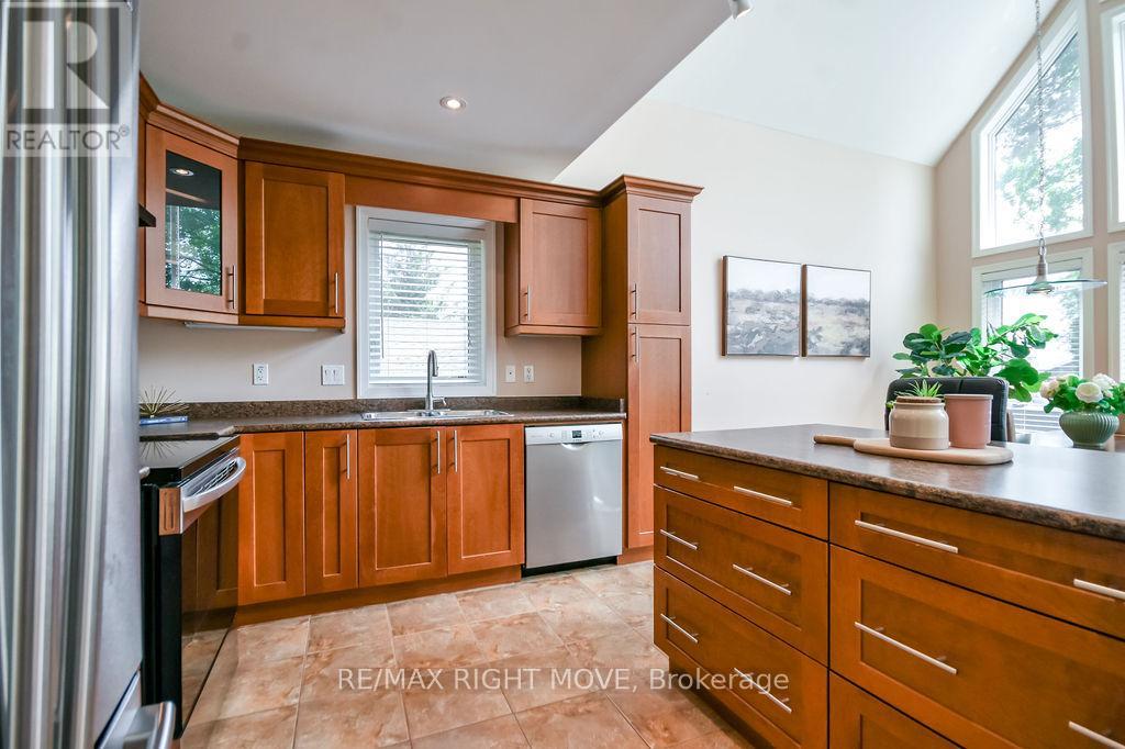 2956 LAKESIDE DRIVE - 11