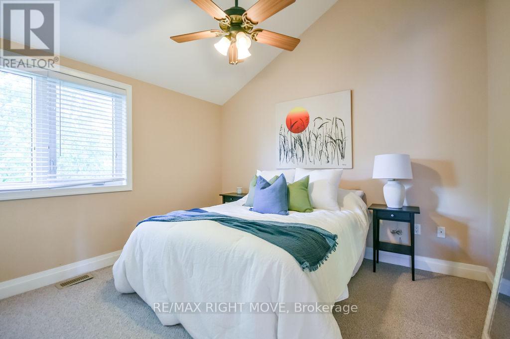 2956 LAKESIDE DRIVE - 32