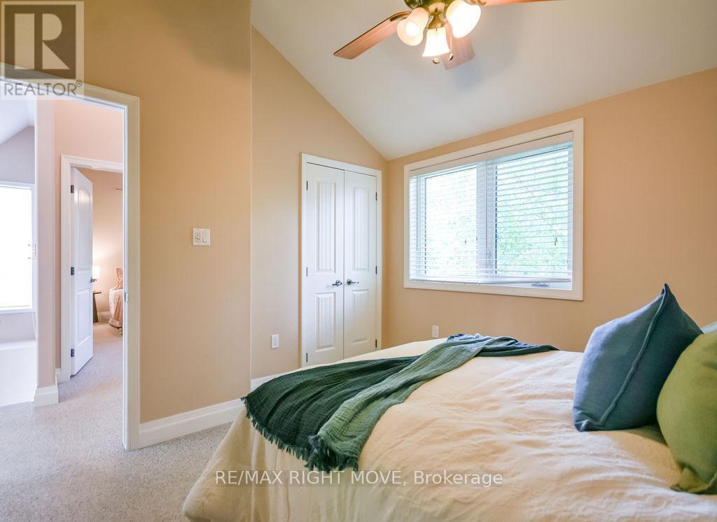 2956 LAKESIDE DRIVE - 34
