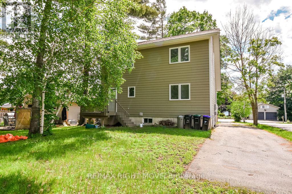 2956 LAKESIDE DRIVE - 40