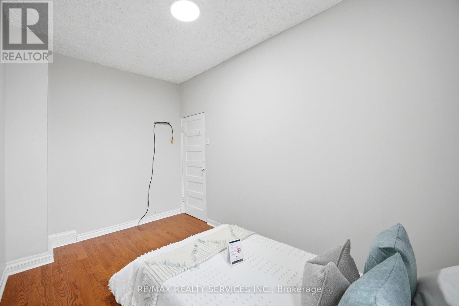 1147 DUFFERIN STREET - 14