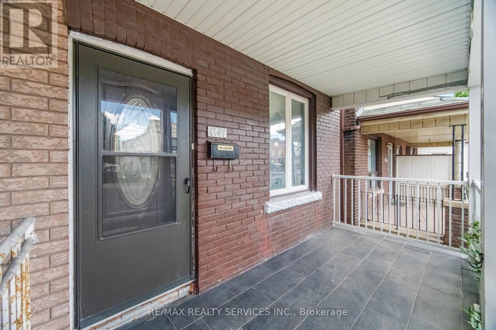 1147 DUFFERIN STREET - 2