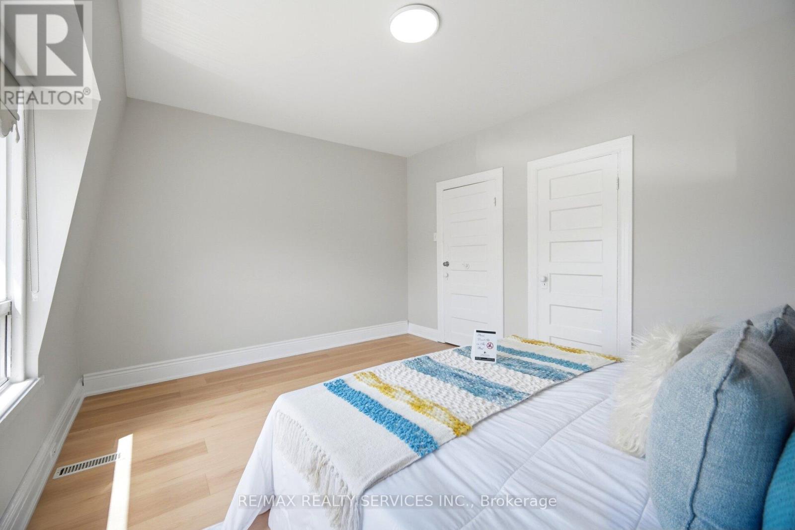 1147 DUFFERIN STREET - 21
