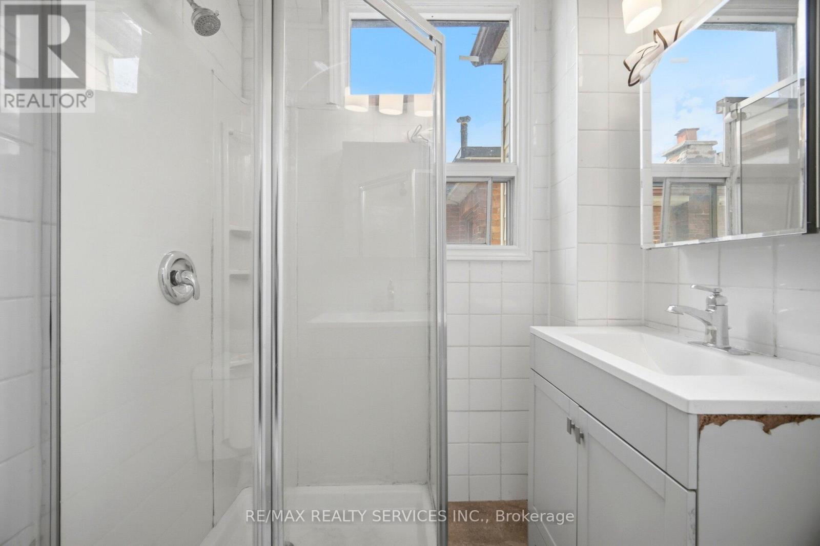 1147 DUFFERIN STREET - 26