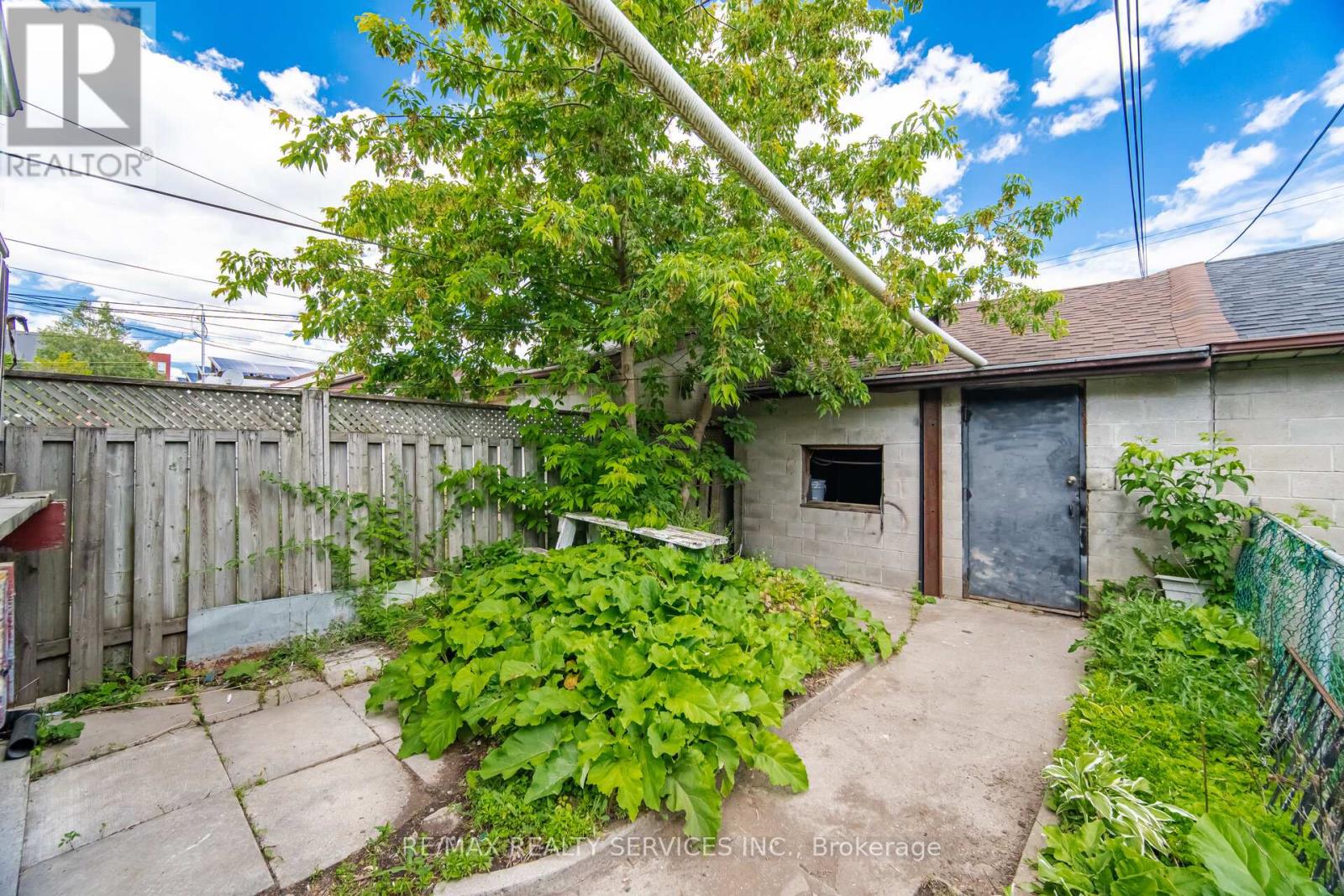 1147 DUFFERIN STREET - 37