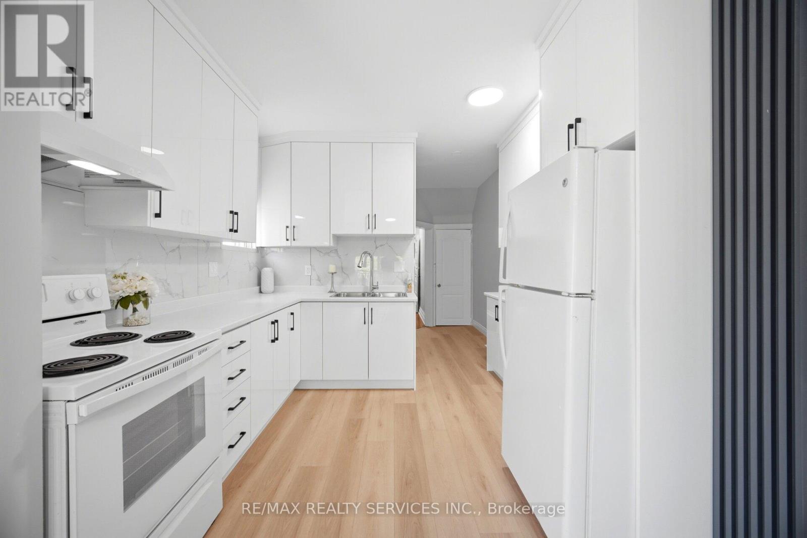 1147 DUFFERIN STREET - 7
