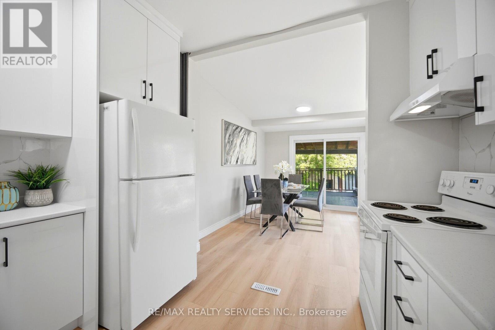 1147 DUFFERIN STREET - 9