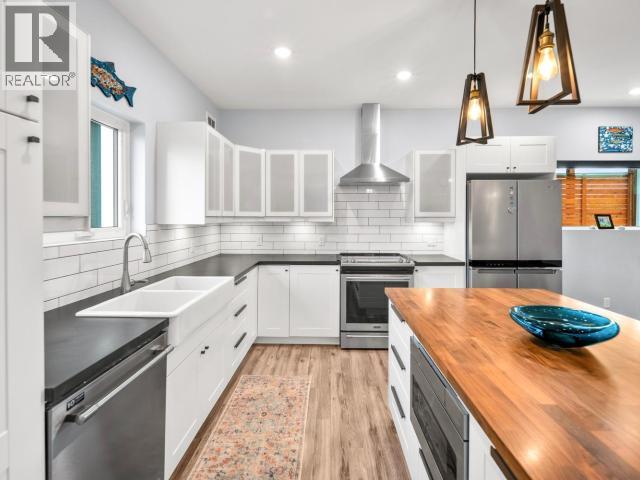 146 SYBIL CIRCLE - 12