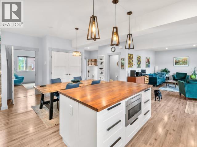 146 SYBIL CIRCLE - 15