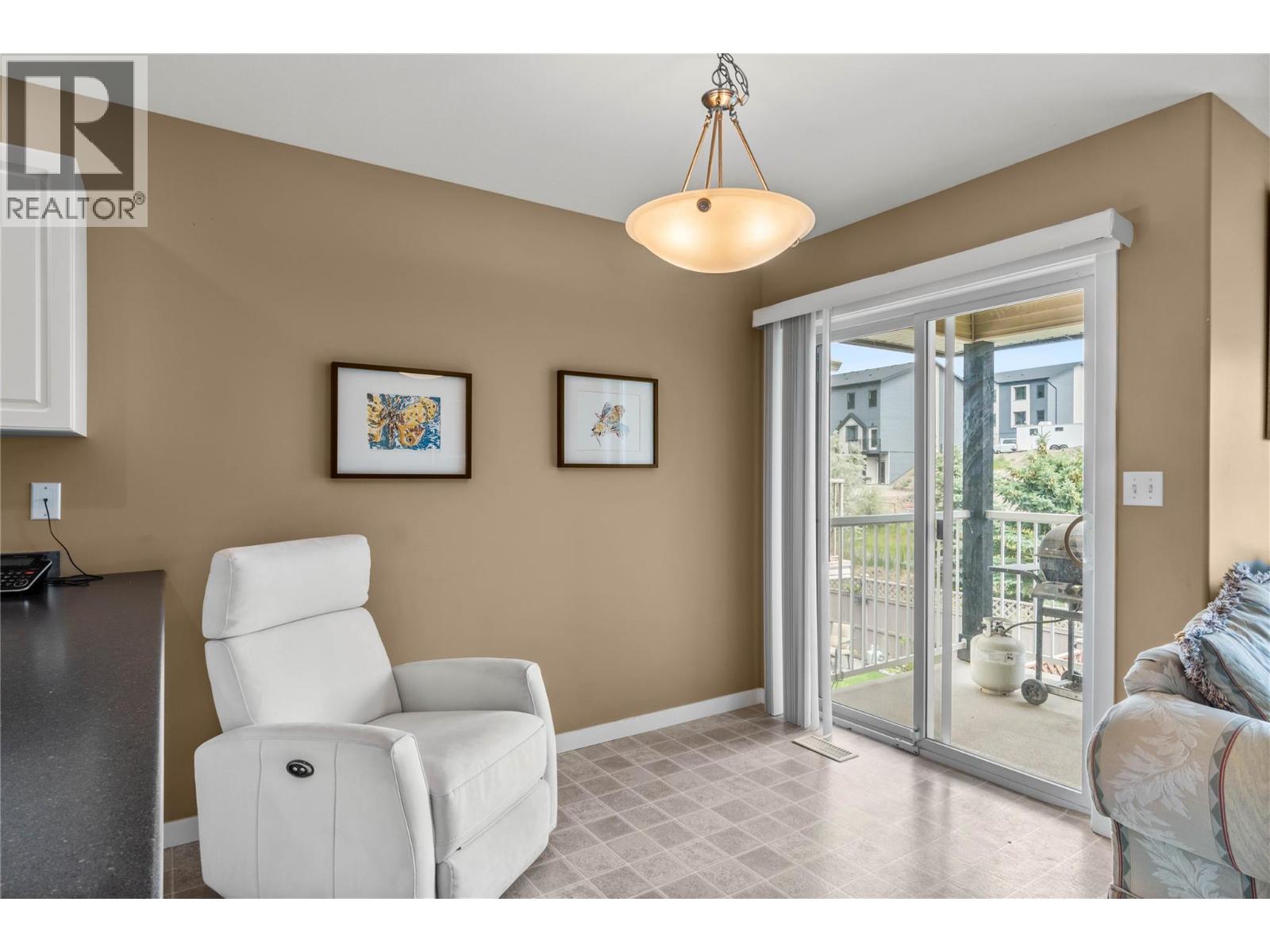 1914 Snowberry Crescent - 6