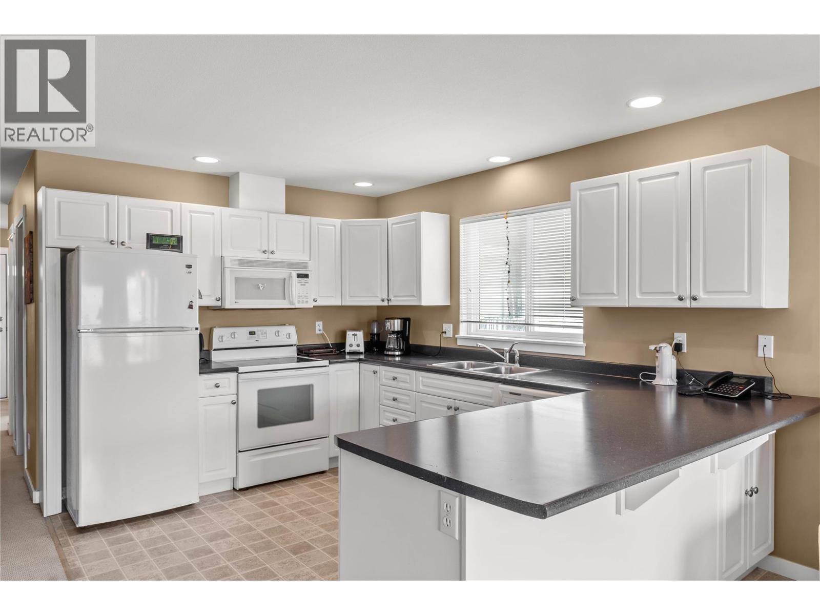 1914 Snowberry Crescent - 4