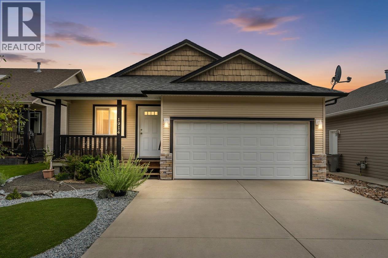 1914 Snowberry Crescent - 1