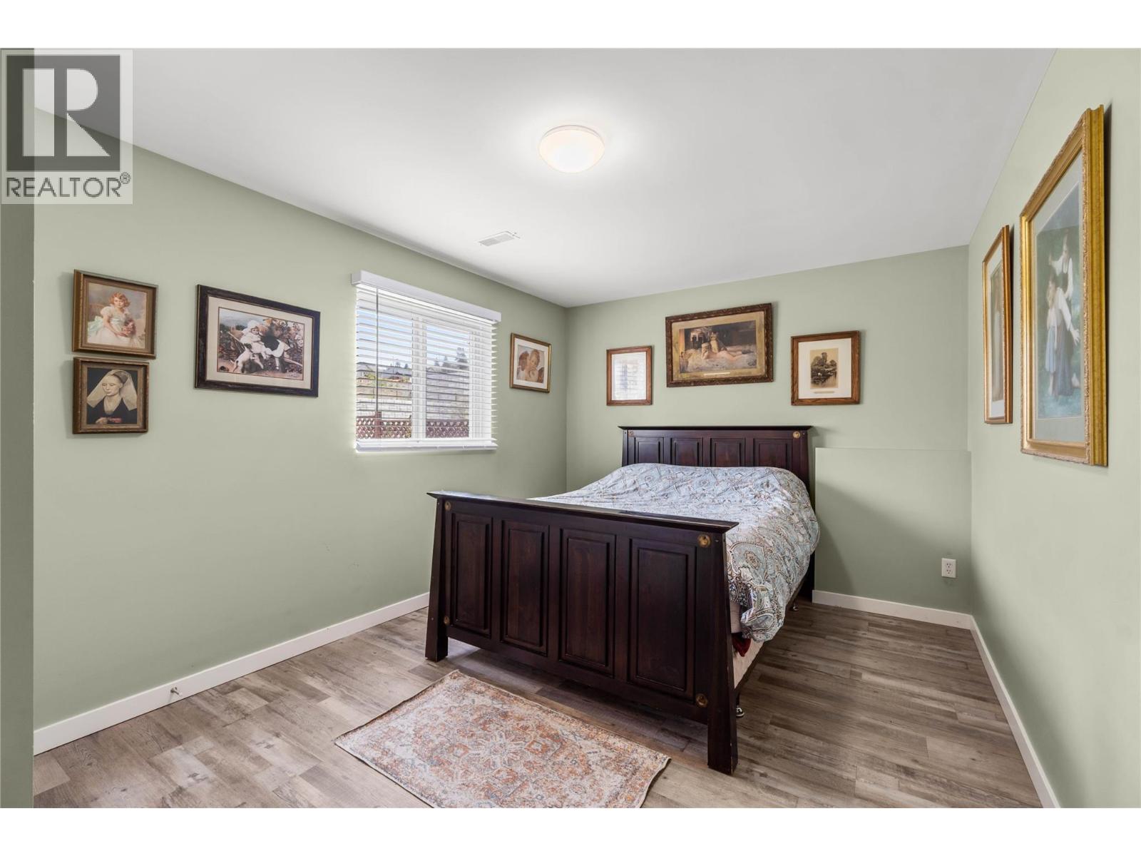 1914 Snowberry Crescent - Image 16