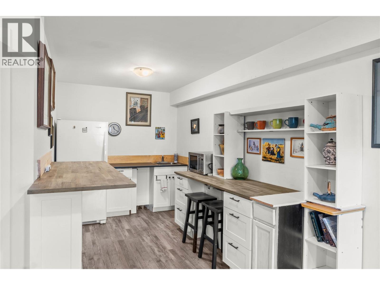 1914 Snowberry Crescent - Image 15