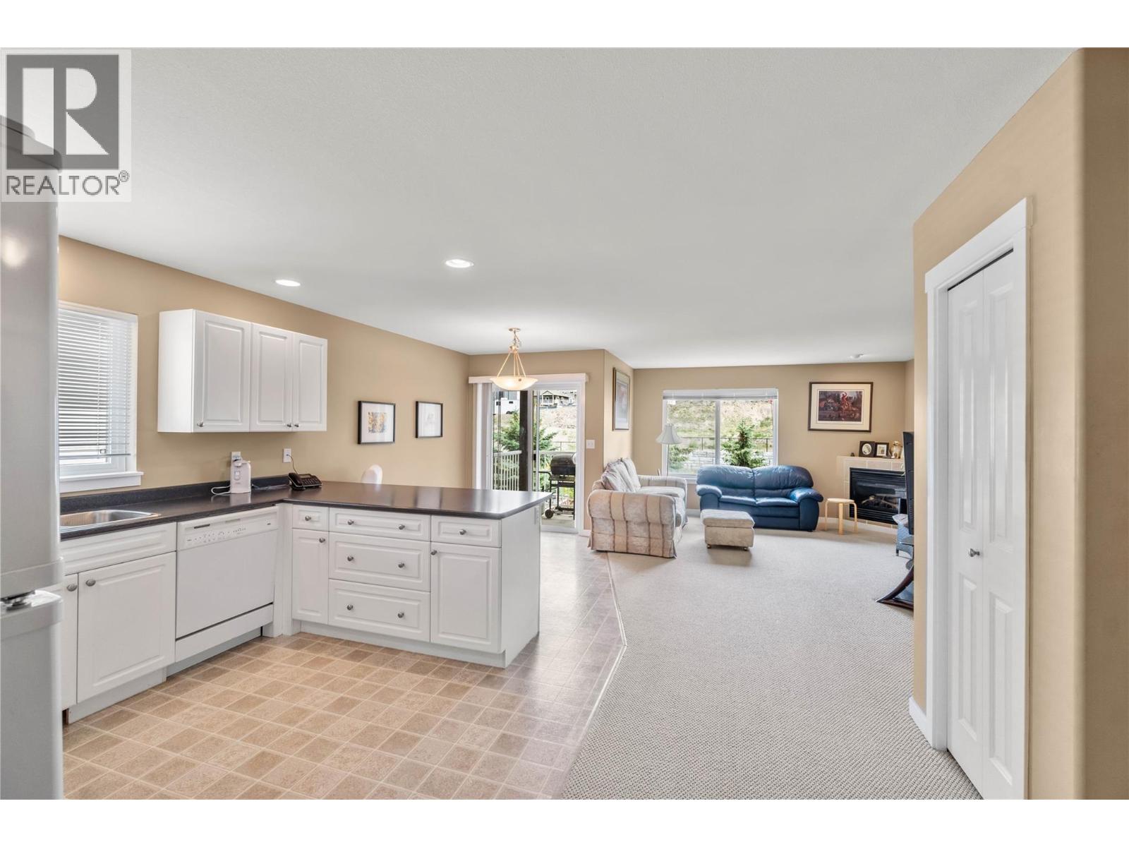 1914 Snowberry Crescent - Image 7
