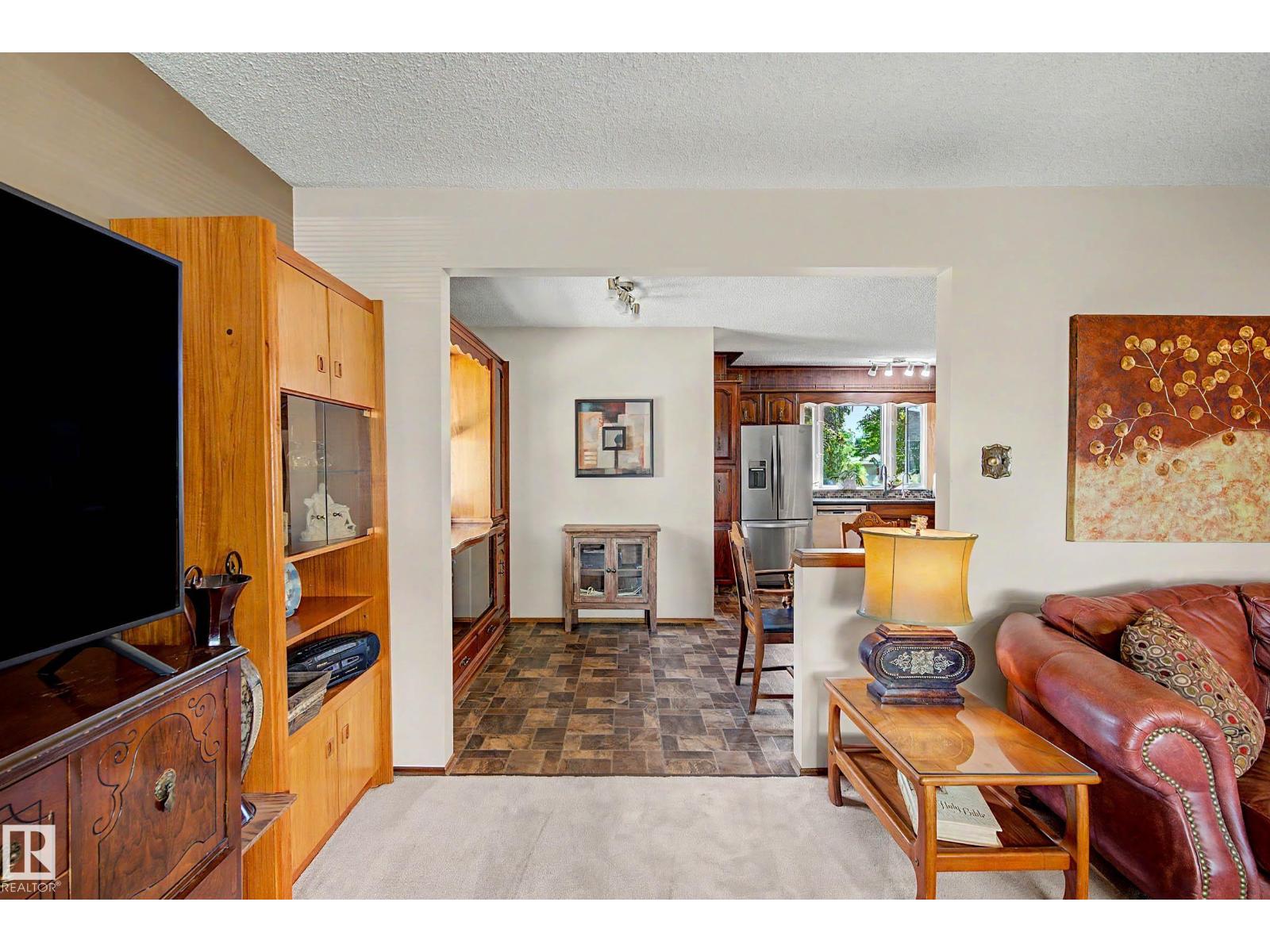 6115 152A AV NW - 10