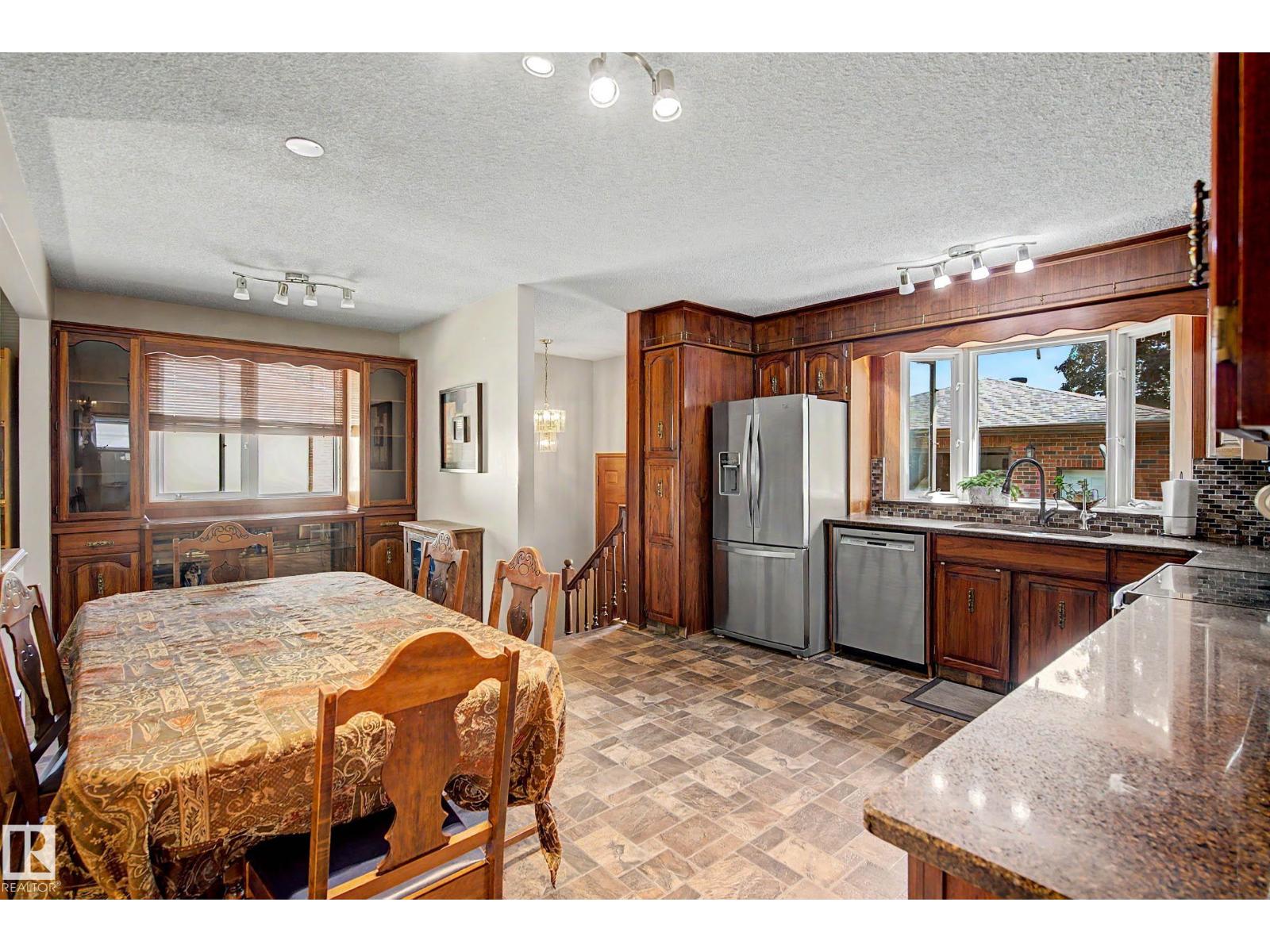 6115 152A AV NW - 12